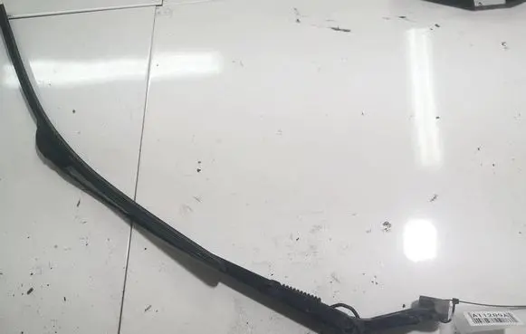 Toyota Yaris Front wiper blade arm 