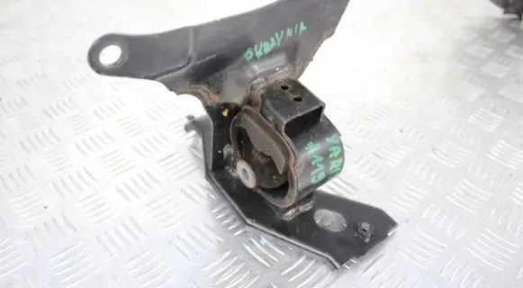 Toyota Yaris Engine mount bracket