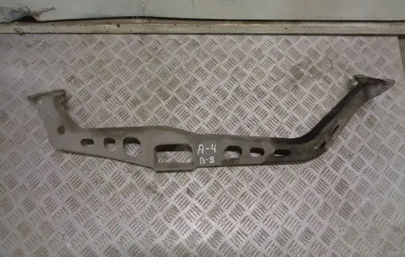 Engine mounting bracket