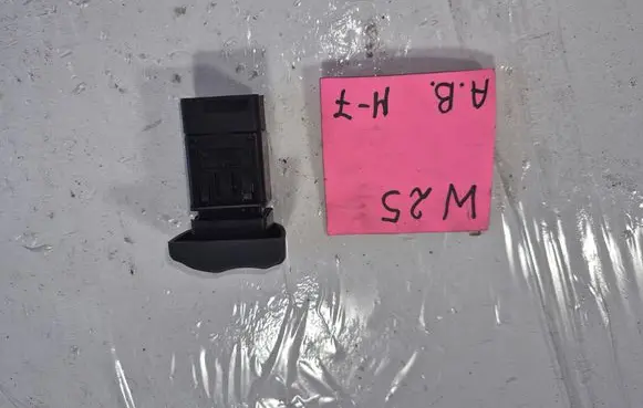 Renault Megane I Hazard light switch 435867 A2171