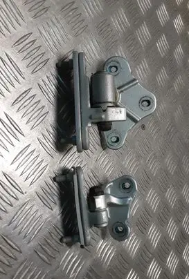 Rear door hinge set
