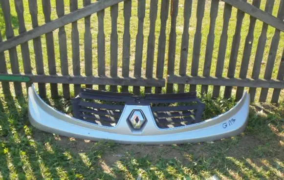 Renault Master III Front bumper upper radiator grill