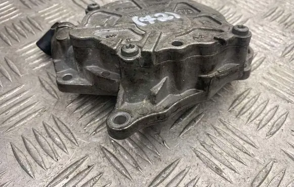 Volkswagen PASSAT B6 Vacuum pump 03L145100