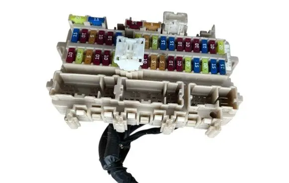 Nissan Qashqai Fuse module 4EB0A C0474