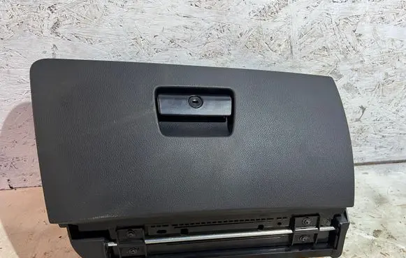 BMW 3 E90 E91 Glove box