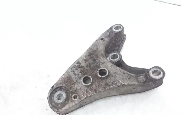 Volkswagen Polo IV 9N3 Engine mounting bracket 6Q0199185AB