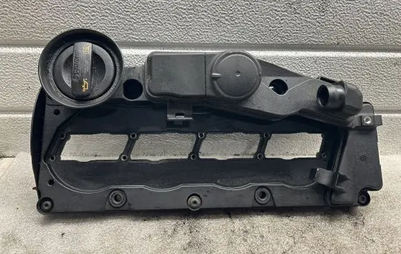 Volkswagen Tiguan Rocker cam cover 03L103469