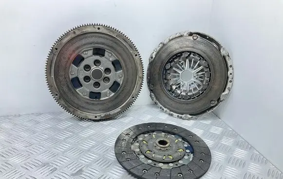 Skoda Octavia Mk3 (5E) Clutch set kit 04L141025 022141031S 04L105266B