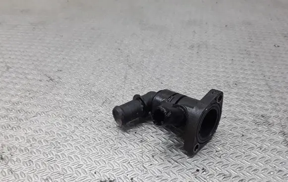 Volkswagen PASSAT B5.5 Engine coolant pipe/hose