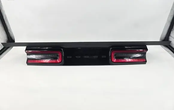 Dodge Challenger Tailgate rear/tail lights 68465835AA 00186050