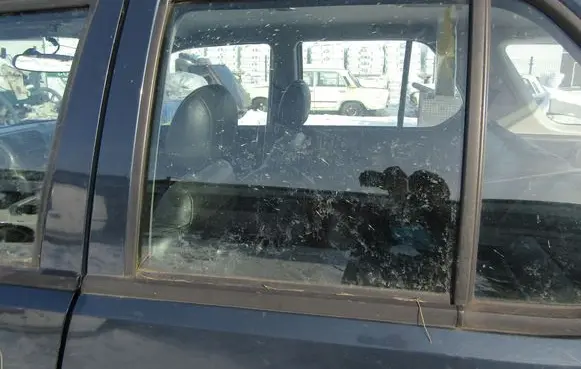 Opel Frontera B Rear door window glass 