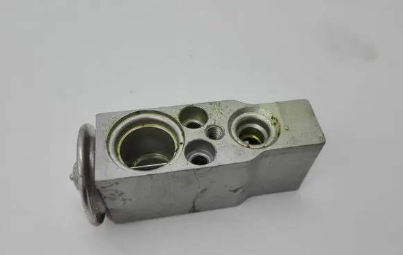 Opel Corsa D Air conditioning (A/C) expansion valve 52355290