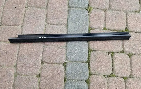 Toyota Camry VIII XV70 Rear door glass trim molding OPELCZESCI.com-D15