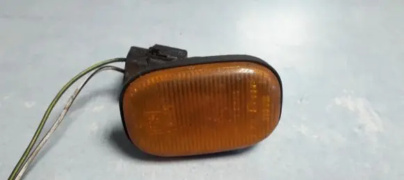 Toyota RAV 4 (XA20) Front fender indicator light e13013047