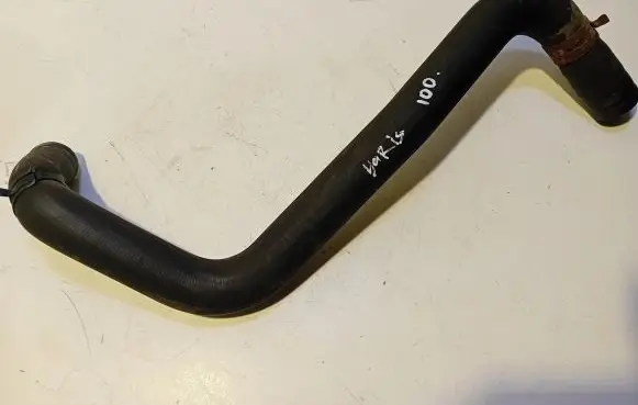 Toyota Yaris Engine coolant pipe/hose