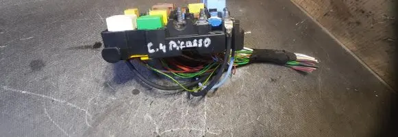 Citroen C4 Grand Picasso Fuse box set 9804848580