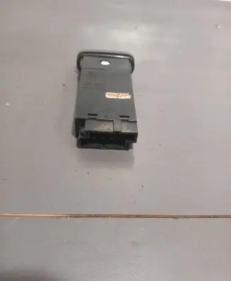 Volvo V70 Hazard light switch 9459071