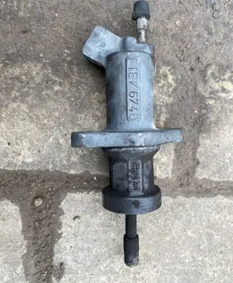 BMW 3 E46 Clutch slave cylinder 6740