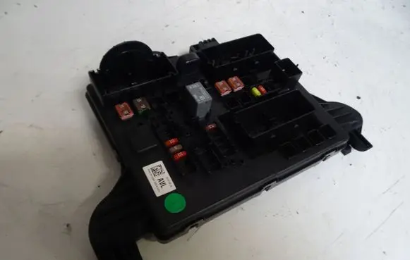 Opel Insignia A Fuse module 22737769
