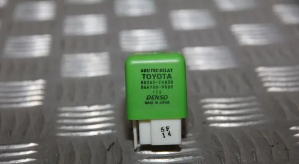 Toyota Land Cruiser (J120) ABS relay 8826324030 0567009800