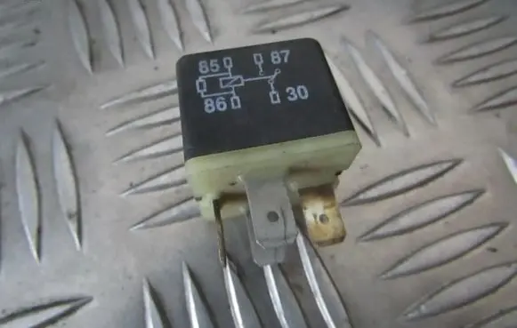 Volkswagen Golf IV Other relay 141951253b