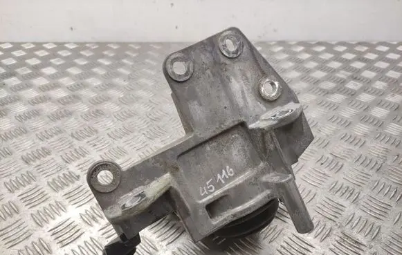 Gearbox mounting bracket