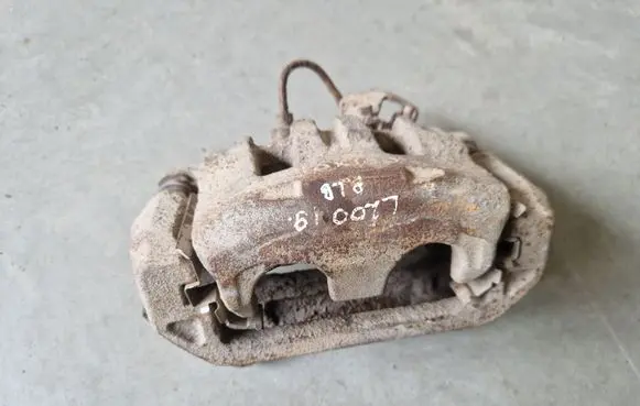 Mitsubishi L200 Front brake caliper
