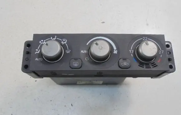 Mitsubishi Lancer VIII Air conditioning/heating control unit 7820A103