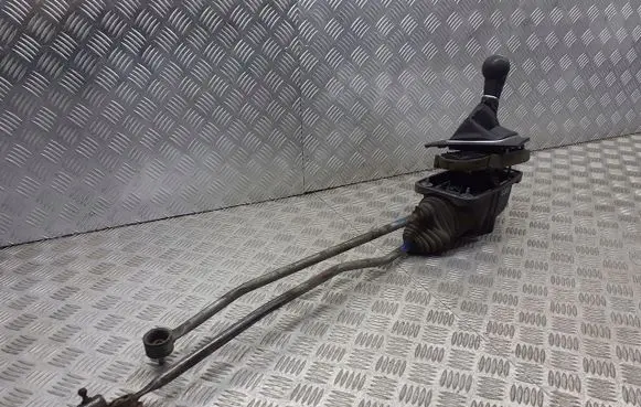 Seat Exeo (3R) Gear selector/shifter in gearbox 8E0711025