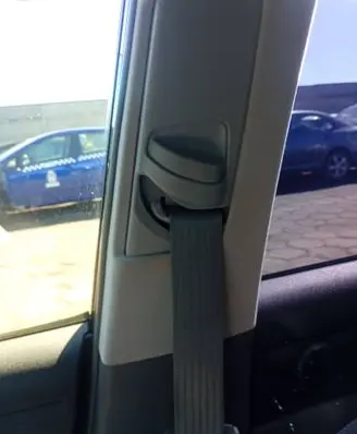 Toyota Prius (NHW20) Front seatbelt