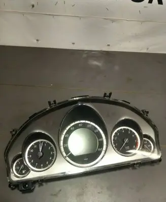 Speedometer (instrument cluster)