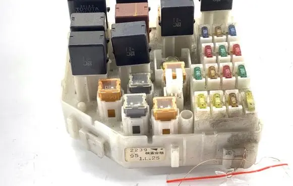 Toyota RAV 4 (XA20) Fuse box set 