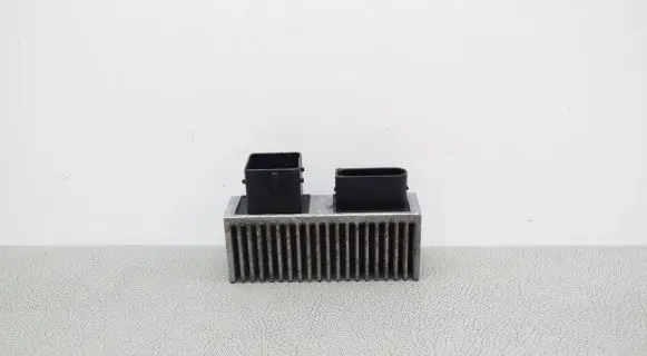 Nissan Juke I F15 Glow plug pre-heat relay 8200558438