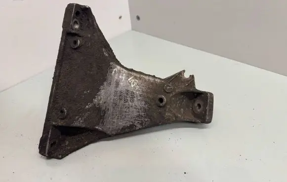 Audi A4 S4 B5 8D Engine mounting bracket 8D0199308F