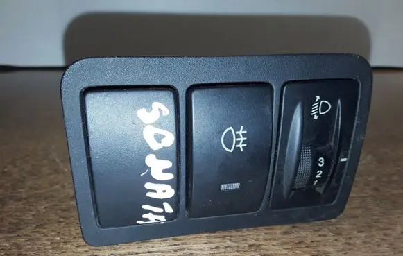 Hyundai Santa Fe Headlight level height control switch 937403K900