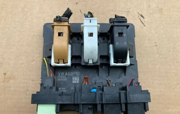 Volkswagen PASSAT B7 Gateway control module 3AA937087D