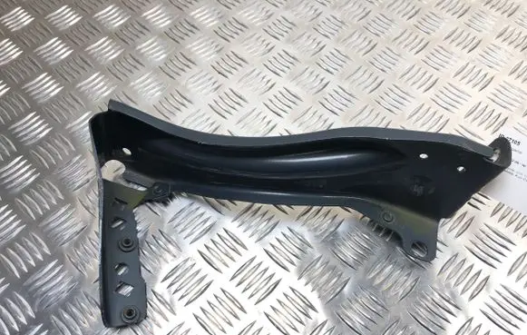 Audi TT TTS Mk2 Fender mounting bracket 8J0821136F