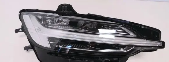 Volvo S60 Headlight/headlamp 32273022 00008372