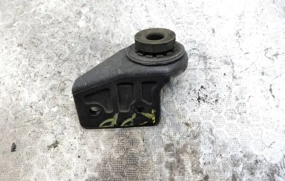 Radiator mount bracket