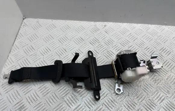 Middle seatbelt (rear)