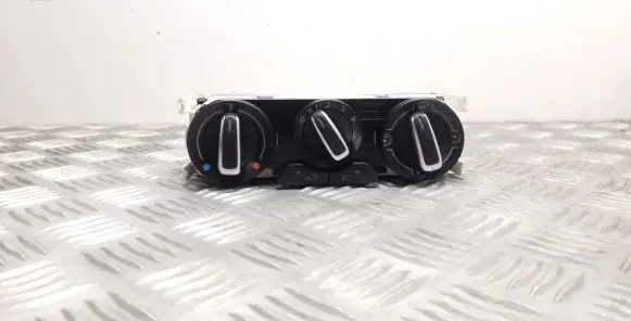 Audi A1 Climate control unit 8X0820045A