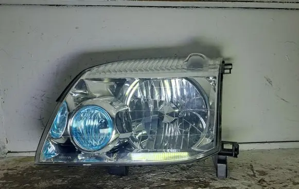 Nissan X-Trail T30 Headlight/headlamp