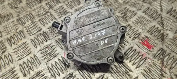 Audi A4 S4 B7 8E 8H Vacuum pump 06D145100E