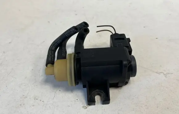 Skoda Superb B8 (3V) Turbo solenoid valve 04L131051F
