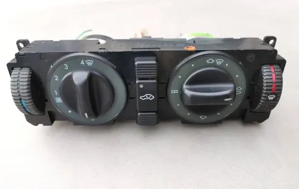 Mercedes-Benz C W202 Climate control unit 2028300485