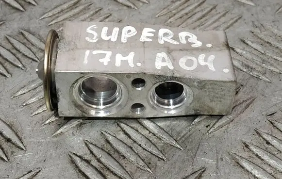Skoda Superb B8 (3V) Air conditioning (A/C) expansion valve 5Q0816679B