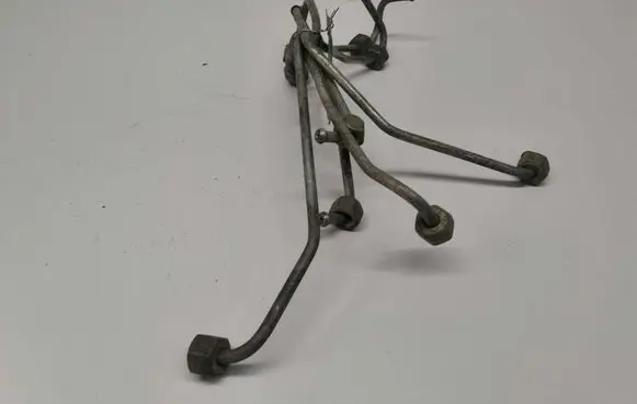 Audi A6 S6 C4 4A Fuel injector supply line/pipe 