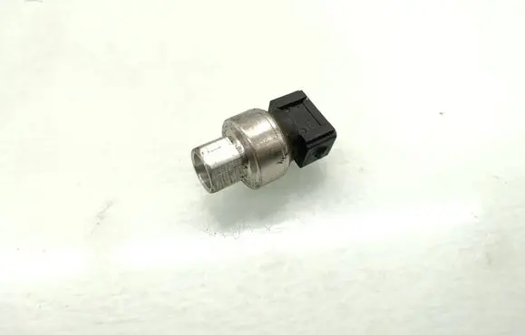 Volvo V70 Air conditioning (A/C) pressure sensor 30661949