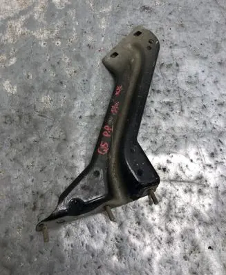 Audi Q5 SQ5 Fender mounting bracket 8R0821136