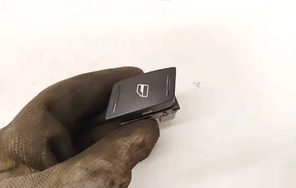 Skoda Octavia Mk2 (1Z) Electric window control switch 1Z0959856